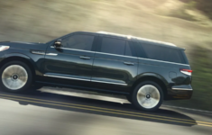 2024 Lincoln Navigator All-Electric Variant Review